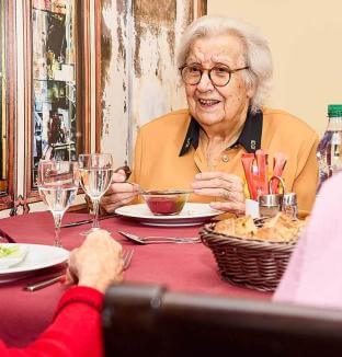 L'heure du repas en EHPAD